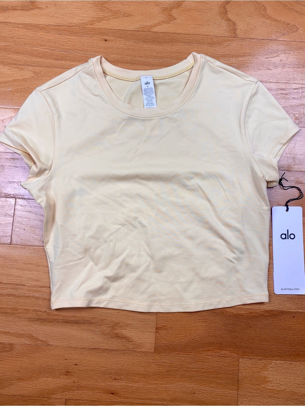 Alo Alosoft NEW Crop Finesse Short Sleeve Tee T-shirt Top NWT Warm Butter Sz M